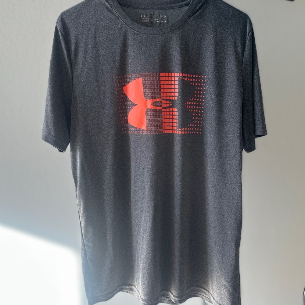 Under Armour Men's Charcoal and Red Tee